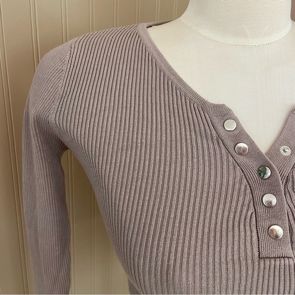 GARAGE Grey/Taupe Long Sleeve Ribbed Crop 
Top Women’s Small - Picture 4 of 7